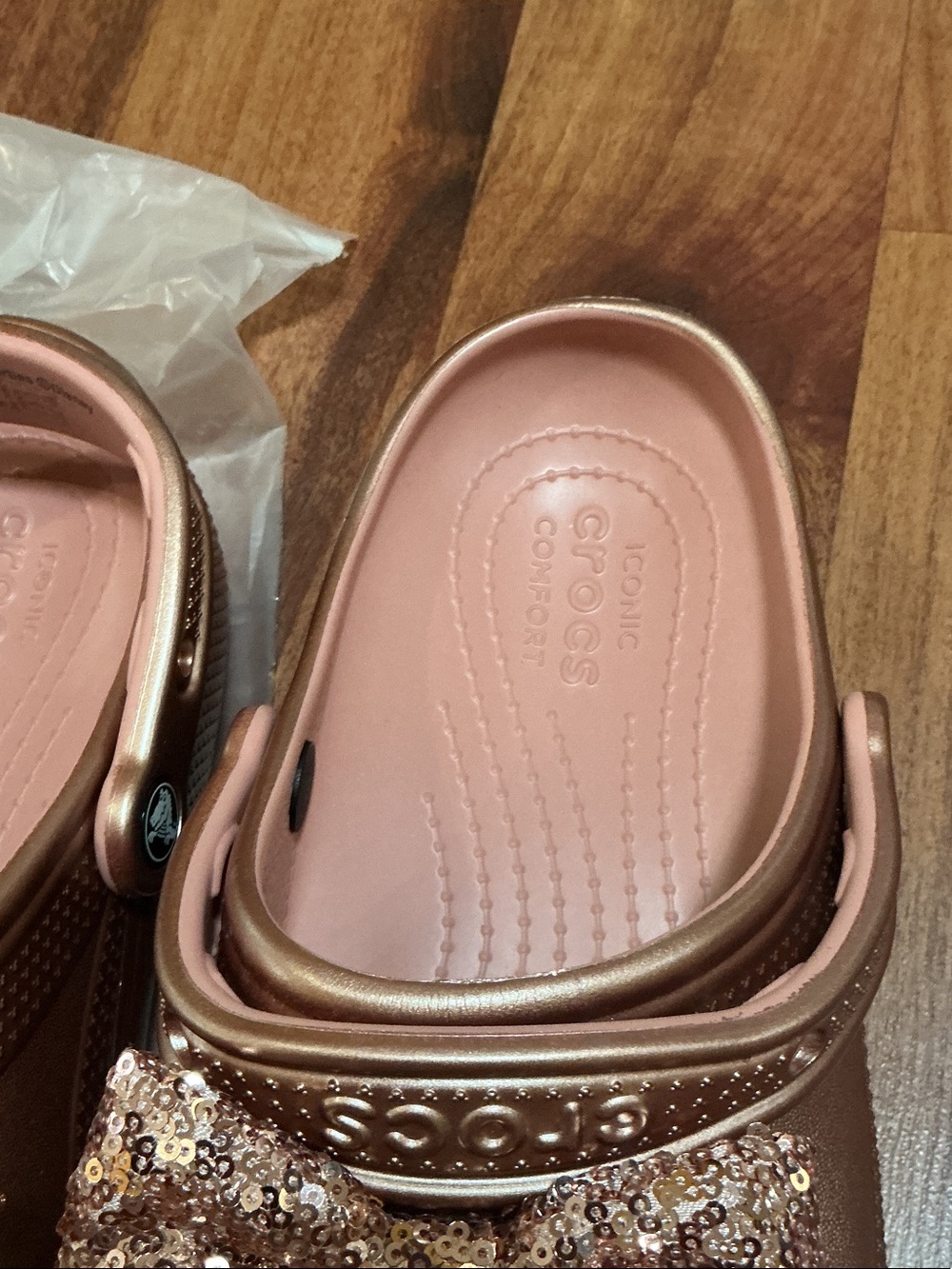 CROCS Disney women men’s 9/11 Metallic Rose Gold Bow Clogs nwt Mickey Mouse - Picture 4 of 10